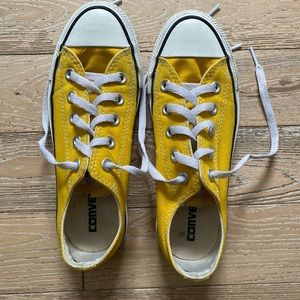 Converse Womens size 6